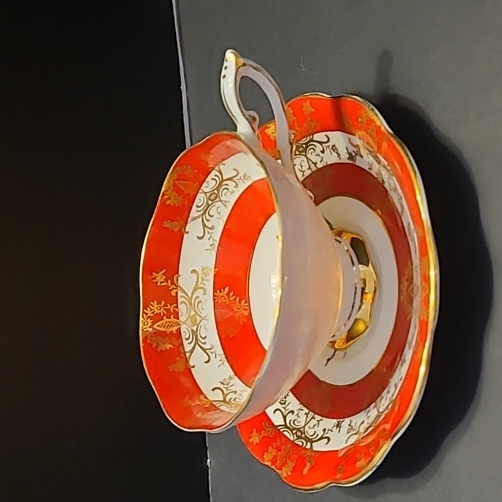 🫖Royal Standard fine Bone china teacup and saucer made in England. Red